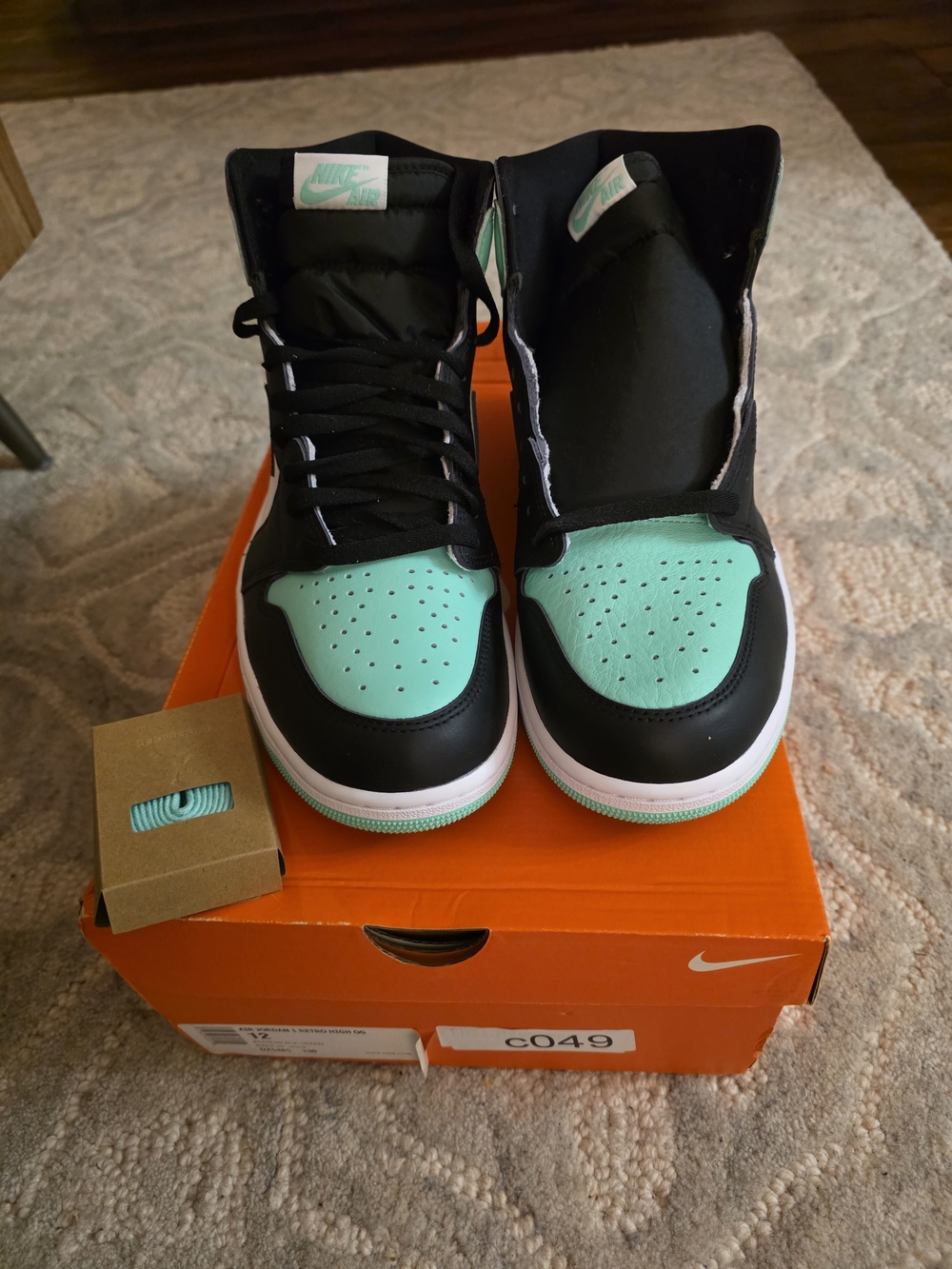 Nike Air Jordan 1 Retro High OG Green Glow Black White Size 12 Men’s NEW IN BOX - Picture 2 of 7